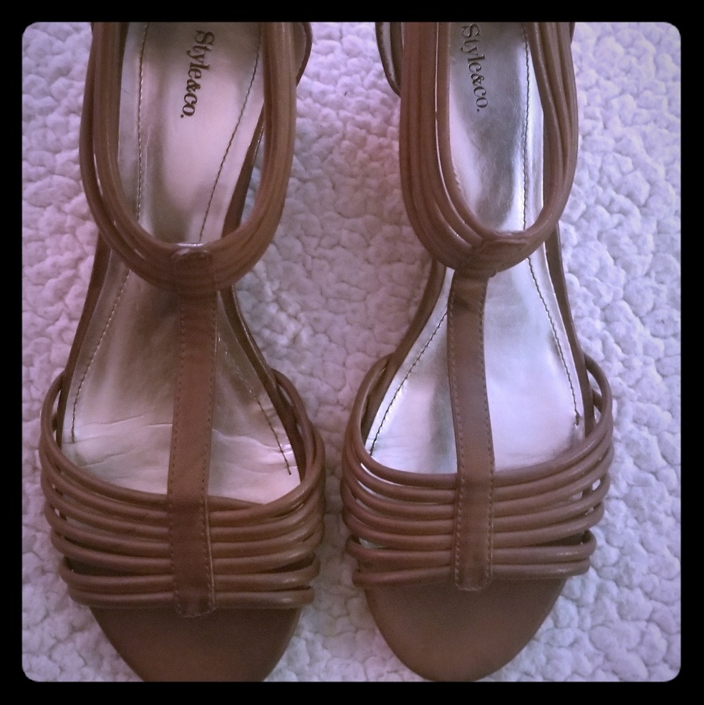 Women pump